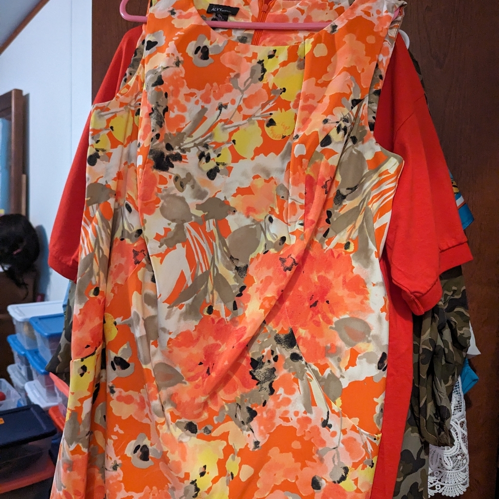Dresses - Picture 2 of 8
